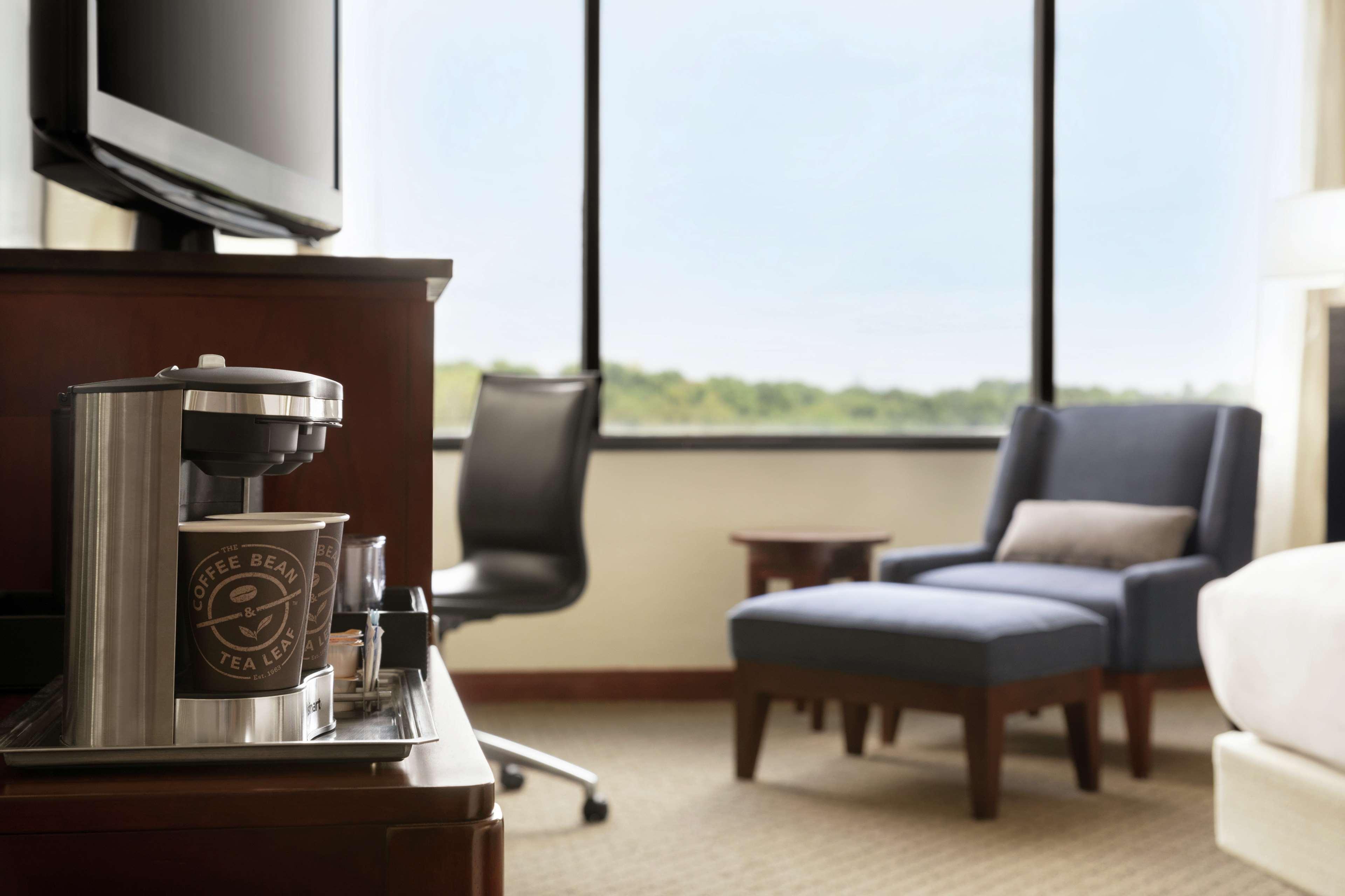 Готель Doubletree By Hilton South Charlotte Tyvola Екстер'єр фото