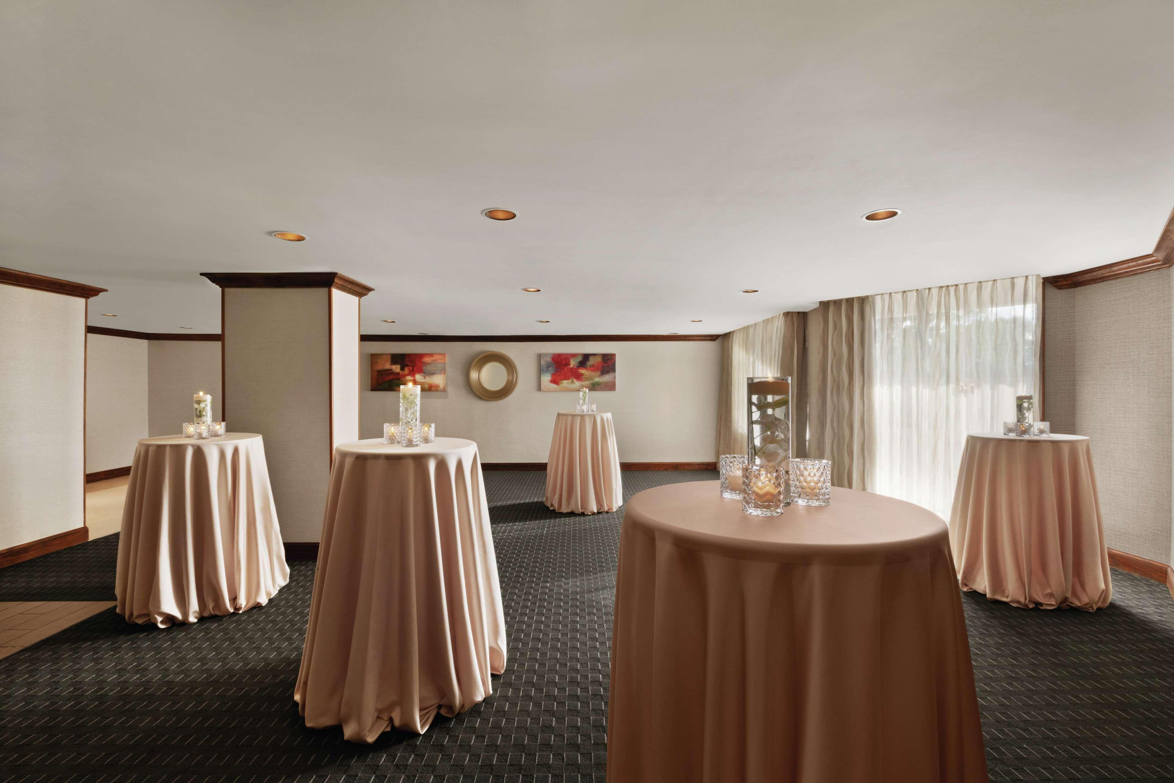 Готель Doubletree By Hilton South Charlotte Tyvola Екстер'єр фото