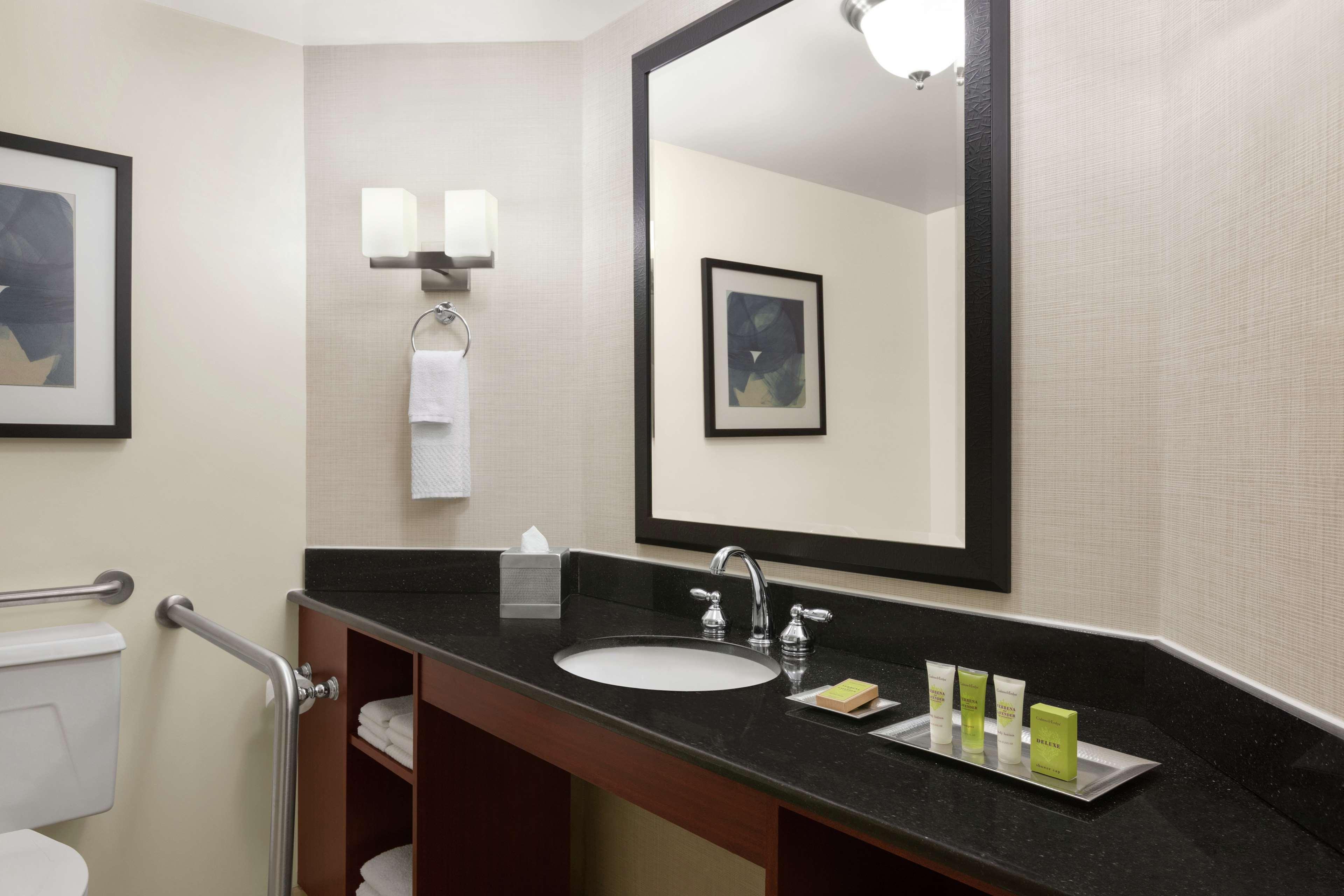 Готель Doubletree By Hilton South Charlotte Tyvola Екстер'єр фото